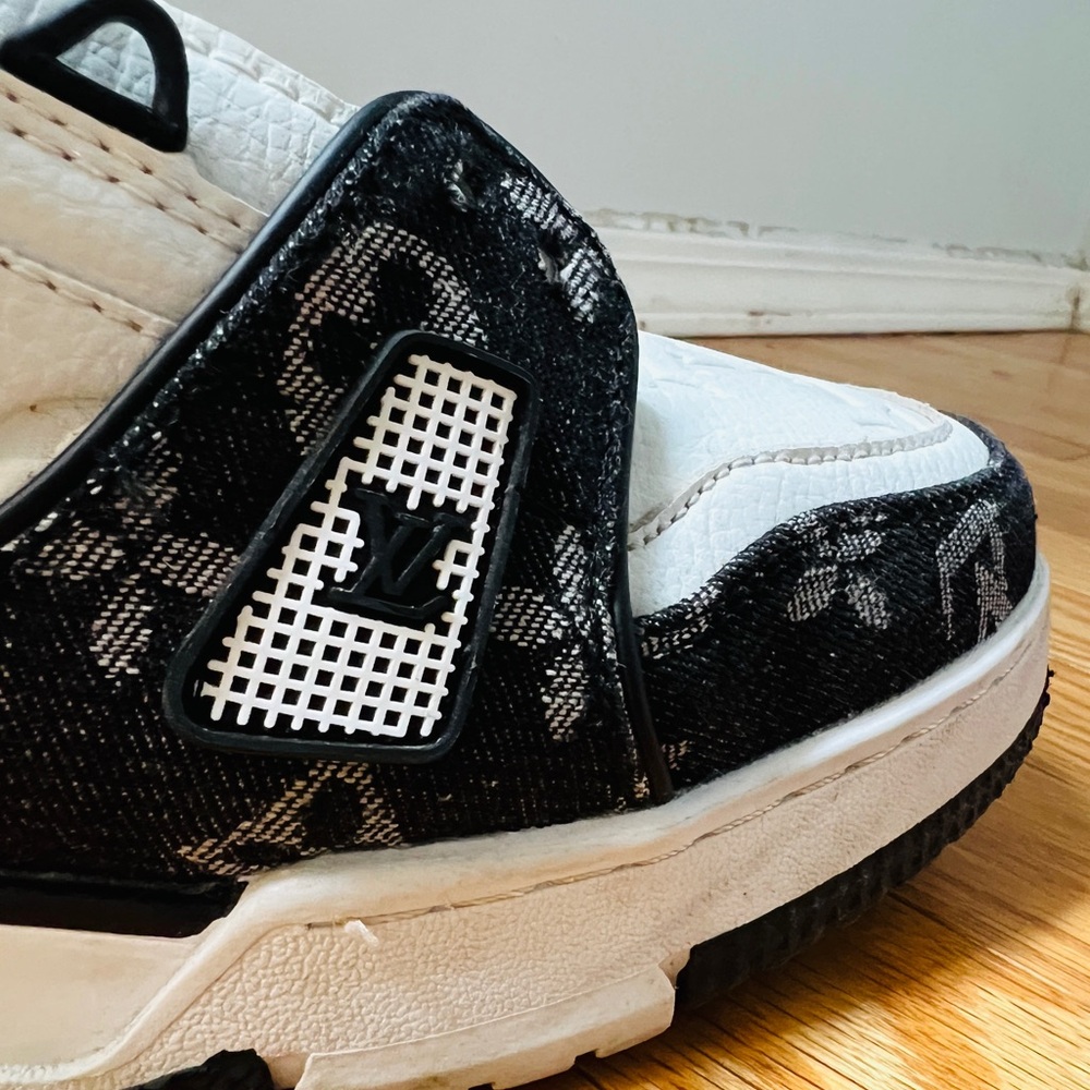 Louis Vuitton White High-Top Sneakers - Picture 3 of 7